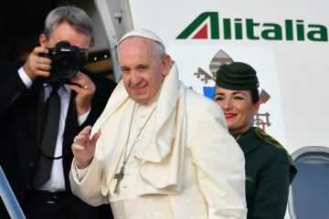 Le pape François embarque pour l'Irlande, à l'aéroport de Fiumicino en Italie, le 25 août 2018