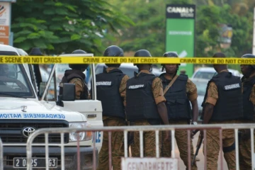 La police patrouille à Ouagadougou, après une attaque terroriste qui a visé un café-restaurant, le 14 août 2017