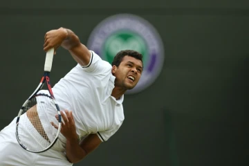 Le Français Jo-Wilfried Tsonga lors de son match contre son compatriote Richard Gasquet, en 8e de finale de Wimbledon, à Londres, le 4 juillet 2016