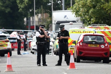 Des policiers sur les leixu d'une attaque au couteau à Southport, en Angleterre, le 29 juillet 2024