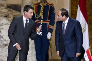 Le Premier ministre français  Manuel Valls et le président égyptien Abdel Fattah al-Sisi le 10 octobre 2015 au Caire