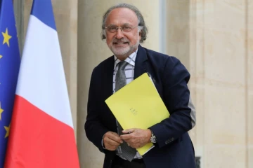 Le député LR et patron de Dassault Aviation Olivier Dassault sur le perron de l'Elysée à Paris, le 19 juin 2019