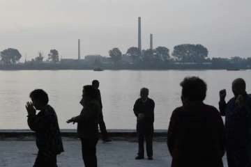 La rivière Yalu le 12 septembre 2016 entre la ville chinoise de Dandong et la ville nord-coréenne de Sinuiju
