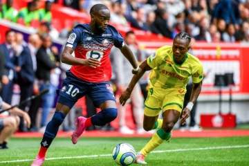 L'attaquant de Lille Jonathan Ikoné (gauche) contre Nantes lors de la 1re journée de Ligue 1 le 11 août 2019 à Villeneuve d'Ascq (Nord)