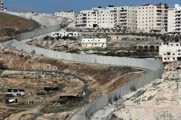 Le mur entre Jérusalem-est et le village d'Anata (d) en Cisjordanie, le 6 février 2017