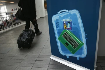 L'administration américaine a décidé d'imposer de nouvelles mesures de sécurité plus strictes pour les vols à destination des Etats-Unis, sans toutefois généraliser l'interdiction des ordinateurs portables à bord des avions.