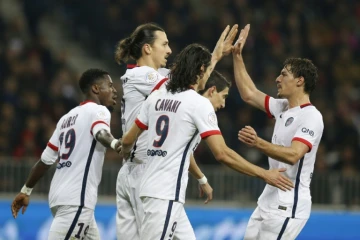 Zlatan Ibrahimovic et ses coéquipiers après le 1er but du Suédois contre Nice à l'Allianz Riviera, le 4 décembre 2015