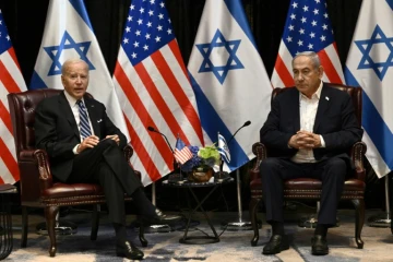Le président Joe Biden (G) écoute le Premier ministre Benjamin Netanyahu lors d'une rencontre à Tel Aviv le 18 octobre 2023