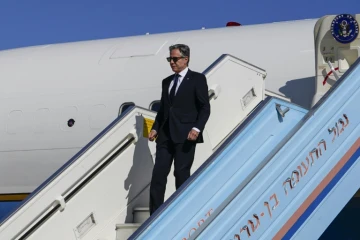 Le secrétaire d'Etat américain Antony Blinken arrive à Tel-Aviv pour entamer sa 11eme tournée dans la région depuis le début de la guerre à Gaza il y a un an, le 22 octobre 2024