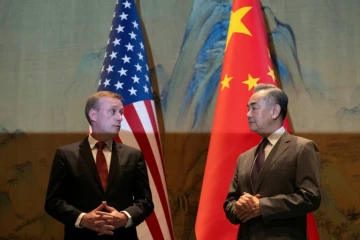 Le chef de la diplomatie chinoise Wang Yi (droite) et le conseiller à la sécurité nationale de Joe Biden, Jake Sullivan (gauche), à Pékin, le 27 août 2024
