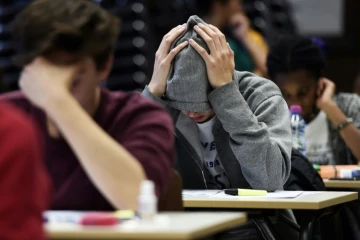 Des candidats passent l'épreuve de philosophie du baccalauréat, le 15 juin 2016 à Strasbourg