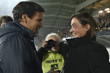 L'entraîneur de l'OM Rudi Garcia avec son homologue clermontoise Corinne Diacre, le 26 octobre 2016 lors du match de Coupe de la Ligue à Clermont-Ferrand