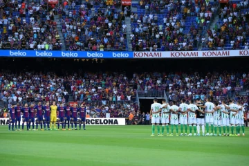 Hommage aux victimes des attentats en Catalogne, avant le match entre le FC Barcelone et le Betis, le 20 août 2017 au Camp Nou