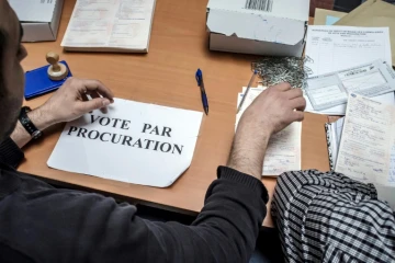 Enregistrement d'une procuration avant l'élection présidentielle de 2012 à Lyon le 11 avril 2012