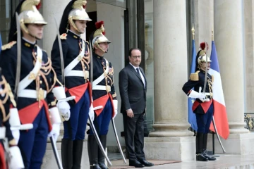 Le président François Hollande le 29 août 2016 sur le perron de l'Elysée à Paris 