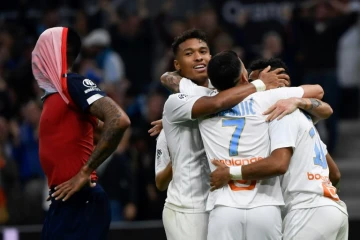 Le défenseur de Lille Gabriel (g) vient de marquer contre son camp face à Marseille, le 2 novembre 2019 au Stade Vélodrome
