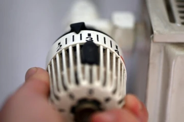 Thermostats en baisse et chaussettes en laine: les Européens se préparent à un hiver difficile faute de recevoir assez de gaz provenant de Russie