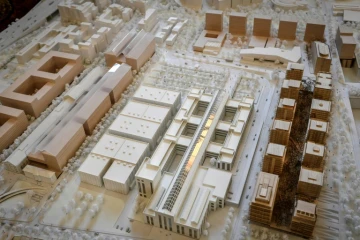 Vue de la maquette du futur village olympique à Saint-Ouen, dévoilée le 22 novembre 2019 à Paris