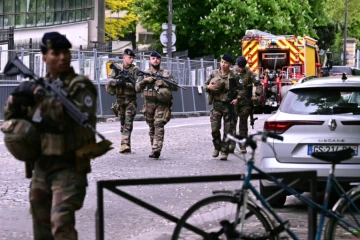 Des militaires en patrouille à proximité du consulat d'Iran à Paris, le 19 avril 2024
