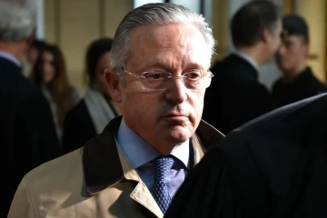 Le marchand d'art Guy Wildenstein  à la sortie du tribunal le 4 janvier 2016 à Paris