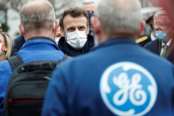 Emmanuel Macron à l'usine GE Steam Power System à Belfort, le 10 février 2022