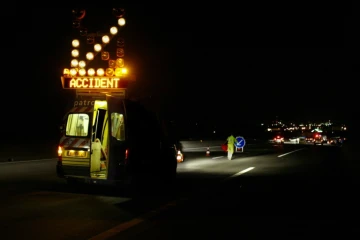 L'autoroute A7 a été coupée dans les deux sens dans la Drôme dimanche matin après deux accidents impliquant un poids-lourd, un minibus, plusieurs véhicules légers et ayant fait au moins un mort et trois blessés dont un grave