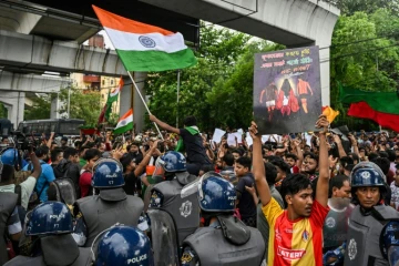 Un supporter de l'East Bengal FC, dans un rassemblement pour condamner le viol et le meurtre d'une médecin indienne, à Calcutta le 18 août 2024