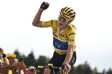 Annemiek Van Vleuten, déjà maillot jaune du Tour de France, s'impose dans l'ultime étape à La Super Planche des Belles, le 31 juillet 2022 