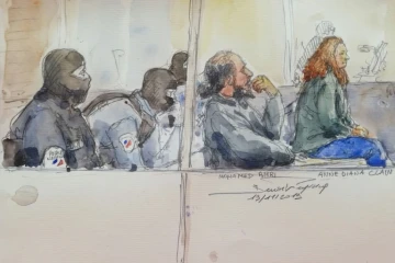 Croquis d'audience du 19 novembre 2019 montrant Mohamed Amri (2D) et Anne Diana Clain (D), durant leur procès à Paris