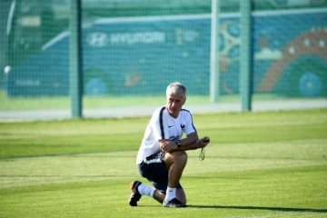 Le sélectionneur de l'équipe de France Didier Deschamps à l'entraînement le 27 juin 2018 à Istra, près de Moscou