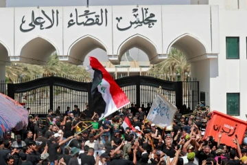 Des partisans du leader chiite irakien Moqtada Sadr en sit-in devant le Conseil suprême de la magistrature, le 23 août 2022 à Bagdad