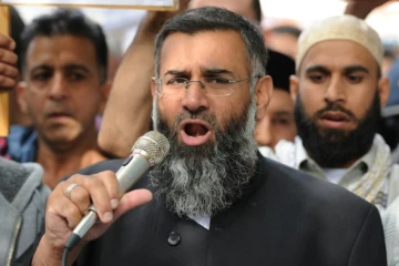 Le prédicateur radical britannique Anjem Choudary devant l'ambassade des États-Unis à Londres, le 14 septembre 2012