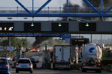 Le "Pont de Normandie" bloqué par des dockers le 19 mai 2016 à au Havre