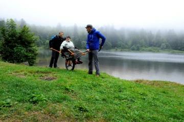 Promenade dans au Refuge du Sotré pour les handicapés, dans les Vosges, dans l'est de la France, le 26 juillet 2017