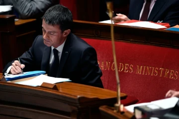 Le Premier ministre Manuel Valls à l'Assemblée Nationale, le 2 décembre 2015