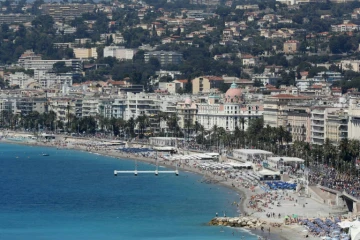 Dans une lettre adressée à Manuel Valls mardi, Christian Estrosi, premier adjoint à la mairie LR de Nice, estime que "la dissimulation intégrale du visage ou le port d'une tenue intégrale pour aller à la plage ne correspond pas à notre idéal de la relation sociale"