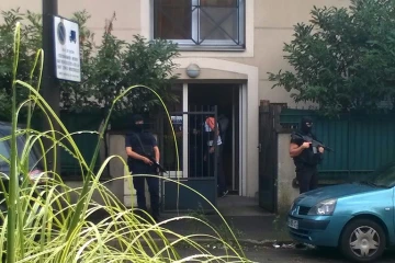 Perquisition de la police au domicile du suspect à Bezons (Val d'Oise), le 9 août 2017