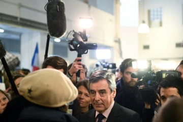 François Fillon lors d'une visite dans un centre Emmaüs du 19e arrondissement, le 3 janvier 2017 à Paris