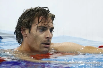 Camille Lacourt à l'arrivée de la finale du 100 m brasse aux JO de Rio, le 8 août 2016