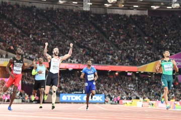Ramil Guliyev domine le 200 m des Mondiaux de Londres devant le favori Wayde Van Niekerk, le 10 août 2017