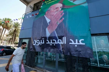 Une affiche électorale du président algérien Abdelmadjid Tebboune à Oran, le 5 septembre 2024