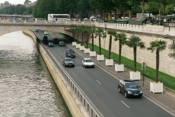 Les voies sur berges rive droite à Paris peu avant l'ouverture de Paris-Plage, le 17 juillet 2002