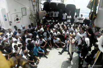 Le pont de l'Aquarius, le navire de SOS Méditerranée, entre Malte et la Sicile le 11 juin 2018 