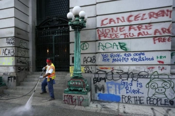 Des graffitis sur un mur, le 22 juillet 2020 à New York