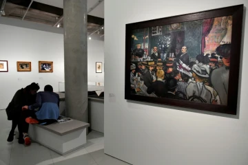 "Le café-concert de Provence" du peintre français Jean-Emile Laboureur avant l'ouverture de l'exposition "Bistrot! De Baudelaire à Picasso", à la Cité du Vin à Bordeaux, le 15 mars 2017