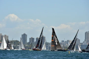 La flotte des voiliers de la calssique Sydney-Hobart au large de Sydney, le 26 décembre 2018 