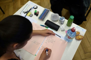 Le ministre de l'Education Jean-Michel Blanquer, qui va dévoiler bientôt son projet de réforme du bac, s'est dit "certain" dimanche qu'il n'y aura plus que "quatre épreuves" en fin de terminale, contre 10 à 15 actuellement