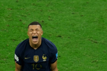 L'attaquant Kylian Mbappé lors de la défaite de l'équipe de France face à l'Argentine en finale de la Coupe du monde le 18 décembre 2022 à Doha. La marque américaine Nike a renouvelé jusqu'en 2034 son contrat d'équipementier avec la Fédération française de football