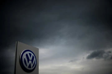 Le logo de Volkswagen à Hanovre, dans le centre de l'Allemagne, le 22 septembre 2015