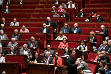 Le gouvernement va demander mardi soir aux députés de prolonger l'état d'urgence, avec une probable extension de six mois comme le réclame une partie de la droite, dans un climat de surenchère politique